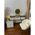 Bàn trang điểm có gương đèn